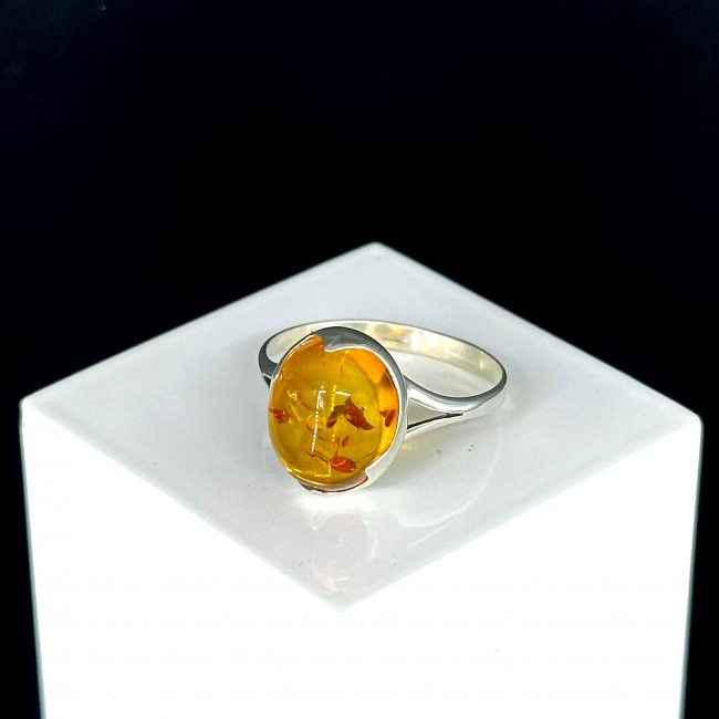 Серебряное кольцо Циркон к1062, коричневый, янтарь Кольцо к1062 (1.85 г), серебро, коричневый, янтарь купить в интернет-магазине Циркон С
