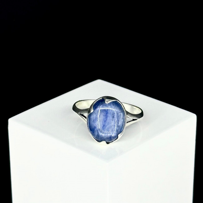 Серебряное кольцо Циркон к1062, синий, кианит Кольцо к1062 (2.97 г), серебро, синий, кианит купить в интернет-магазине Циркон С