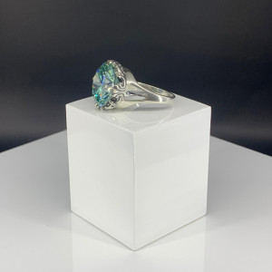 Кольцо из серебра 925 пробы с фианитами к1129