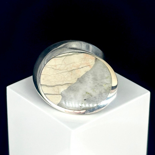 Серебряное кольцо Циркон к1316, бежевый, яшма Кольцо к1316 (8.88 г), серебро, бежевый, яшма купить в интернет-магазине Циркон С