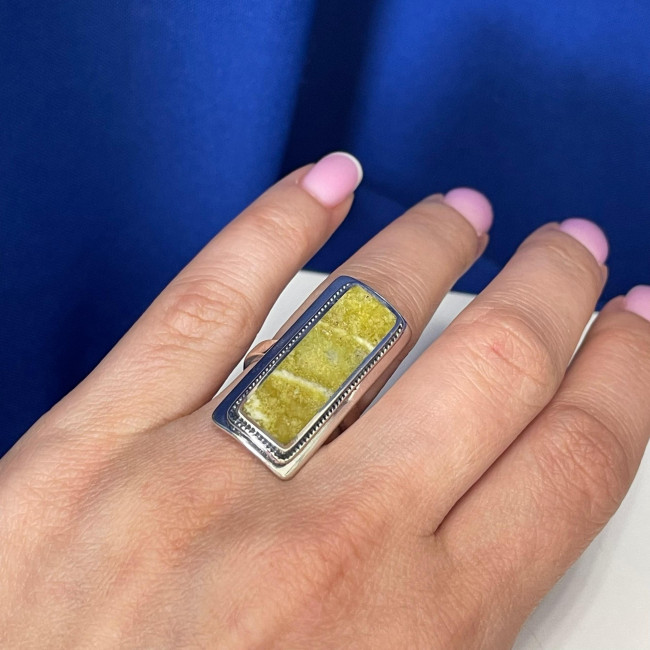 Кольцо к1324 (9.71 г), серебро, желтый, лизардит купить в интернет-магазине Циркон С