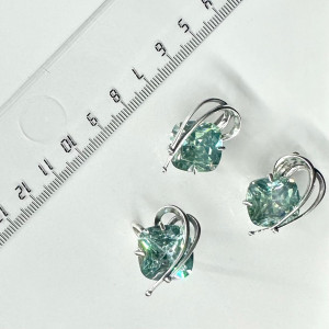 Серебряное кольцо с фианитами к1381