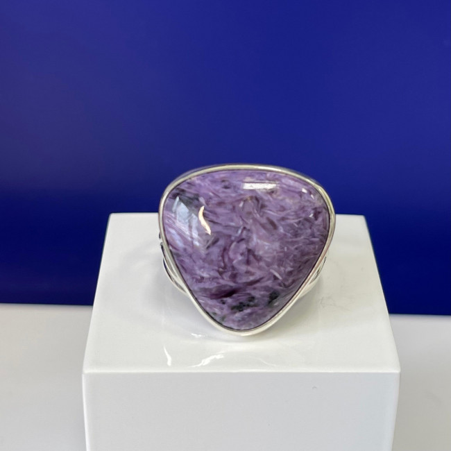 Кольцо к1411 (9.47 г), серебро, фиолетовый, чароит купить в интернет-магазине Циркон С