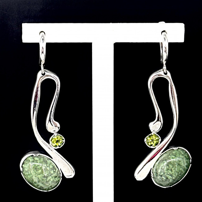 Серьги с1571 (16.74 г), серебро, зеленый пестрый, зелено-желтый, жадеит, хризолит купить в интернет-магазине Циркон С