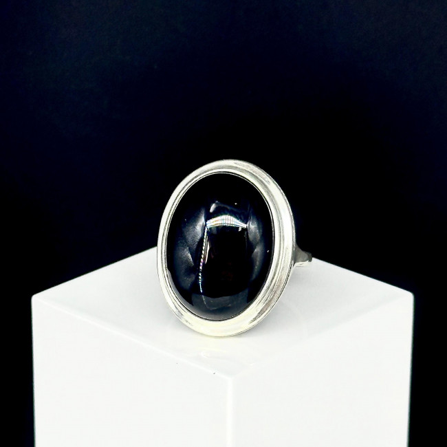 Серебряное кольцо Циркон к1582, черный, агат Кольцо к1582 (7.42 г), серебро, черный, агат купить в интернет-магазине Циркон С