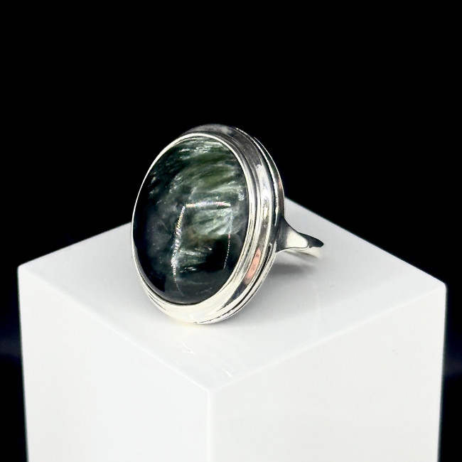Серебряное кольцо Циркон к1582, зеленый, клинохлор Кольцо к1582 (7.67 г), серебро, зеленый, клинохлор купить в интернет-магазине Циркон С