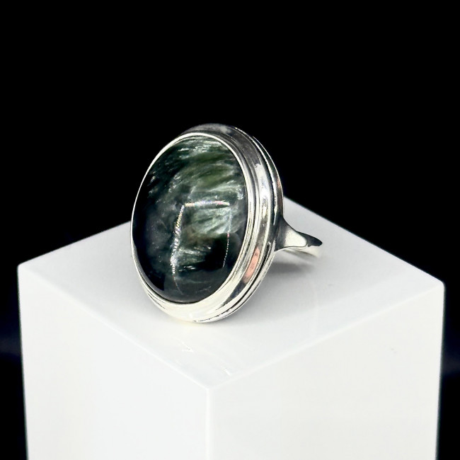 Серебряное кольцо Циркон к1582, зеленый, клинохлор Кольцо к1582 (7.39 г), серебро, зеленый, клинохлор купить в интернет-магазине Циркон С