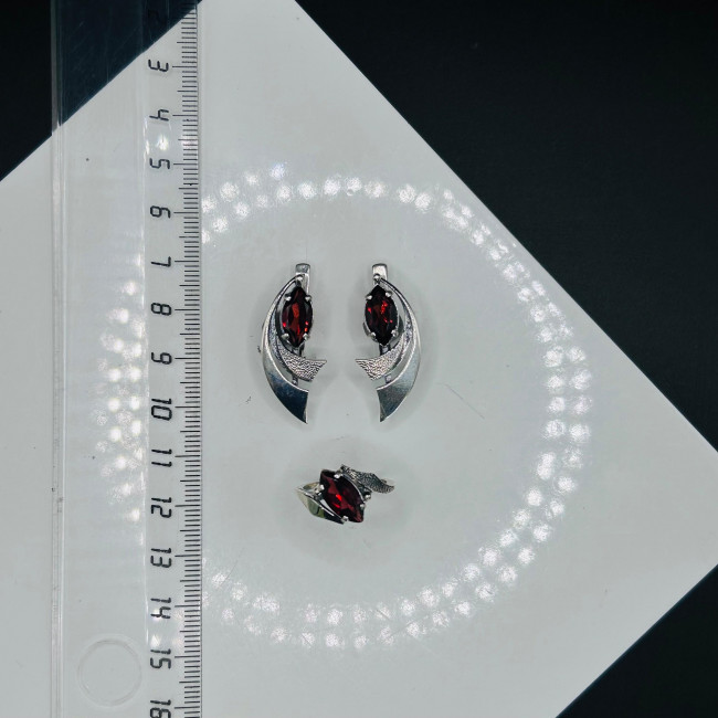 Серьги с163 (6.56 г), серебро, красный, гранат купить в интернет-магазине Циркон С
