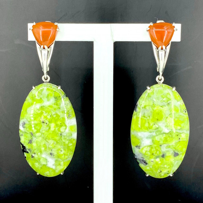 Серьги с1641 (22.91 г), серебро, зелено-желтый, коричневый, лизардит, сердолик купить в интернет-магазине Циркон С