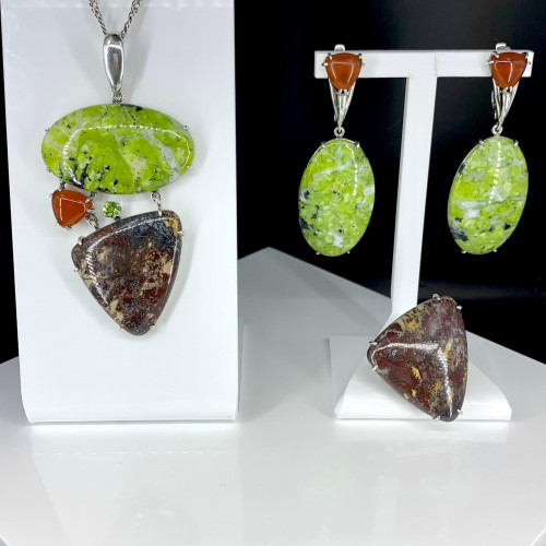 Серьги с1641 (22.91 г), серебро,  Зелено-желтый, Коричневый Лизардит, Сердолик купить в интернет-магазине Циркон С
