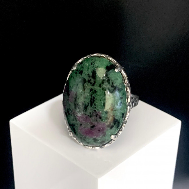 Кольцо к1795 (9.28 г), серебро, зелено-бордовый, рубин в цоизите купить в интернет-магазине Циркон С