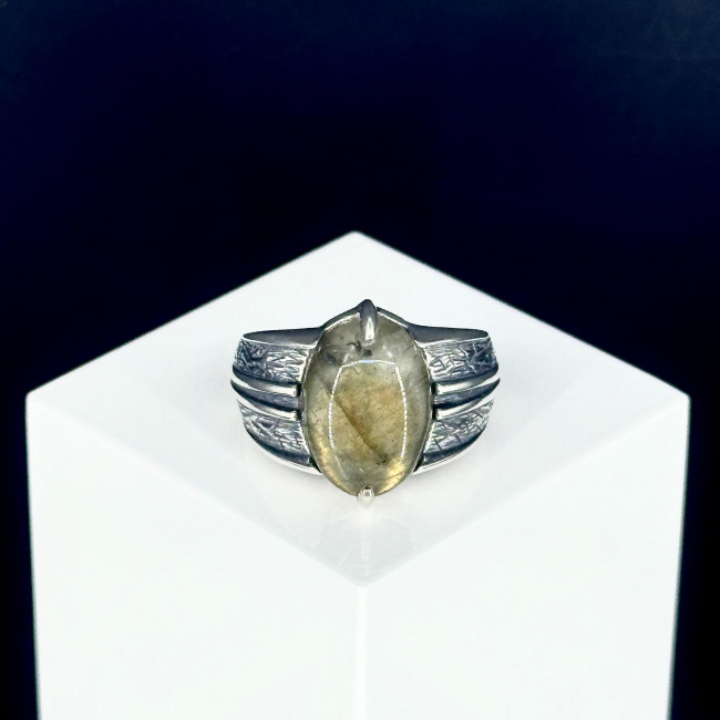 Серебряное кольцо Циркон к1803, оранжевый, лабрадор Кольцо к1803 (6.38 г), серебро, оранжевый, лабрадор купить в интернет-магазине Циркон С
