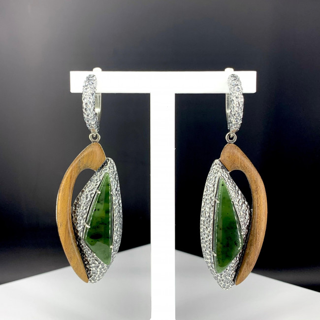 Серьги с1813 (21.62 г), серебро, коричневый, темно-зеленый, дерево, нефрит купить в интернет-магазине Циркон С