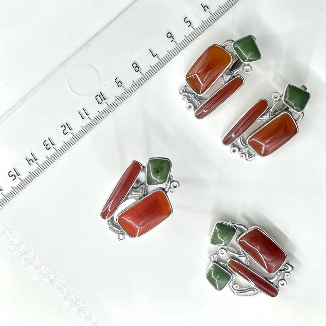Серьги с1875 (17.94 г), серебро, зеленый, коричневый, нефрит, сердолик купить в интернет-магазине Циркон С