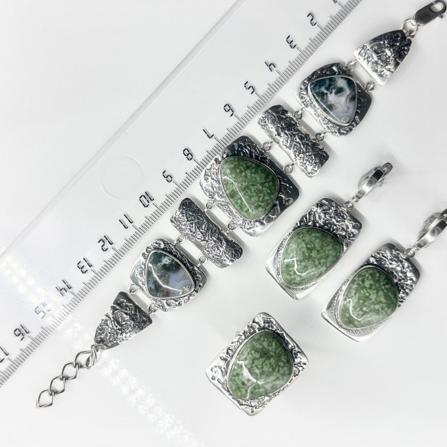 Серьги с1899 (22.88 г), серебро, зеленый пестрый, жадеит купить в интернет-магазине Циркон С