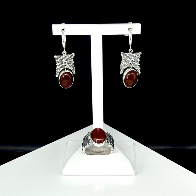 Серебряное кольцо Циркон к1922, коричневый, сердолик Кольцо к1922 (5.80 г), серебро, коричневый, сердолик купить в интернет-магазине Циркон С
