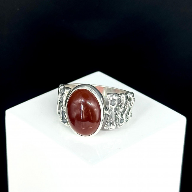Серебряное кольцо Циркон к1922, коричневый, сердолик Кольцо к1922 (5.80 г), серебро, коричневый, сердолик купить в интернет-магазине Циркон С