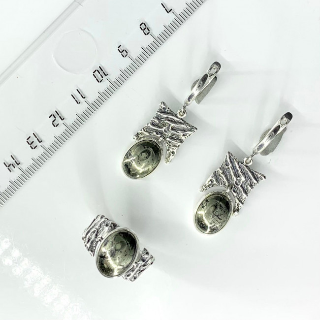 Серебряное кольцо Циркон к1922, черный, пирит Кольцо к1922 (6.31 г), серебро, черный, пирит купить в интернет-магазине Циркон С