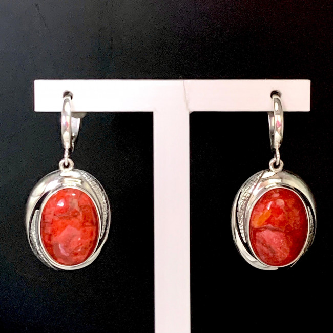 Серебряные серьги Циркон с1923, красный, коралл губч. Серьги с1923 (11.33 г), серебро, красный, коралл губч. купить в интернет-магазине Циркон С