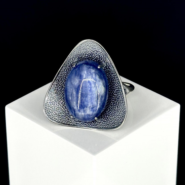 Серебряное кольцо Циркон к1937, синий, кианит Кольцо к1937 (8.34 г), серебро, синий, кианит купить в интернет-магазине Циркон С