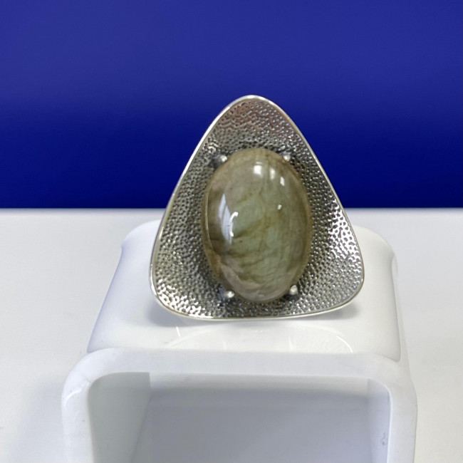 Кольцо к1937 (7.93 г), серебро, зеленый, лабрадор купить в интернет-магазине Циркон С