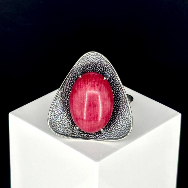 Серебряное кольцо Циркон к1937, красный, коралл Кольцо к1937 (7.38 г), серебро, красный, коралл купить в интернет-магазине Циркон С