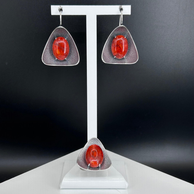 Серебряное кольцо Циркон к1937, красный, коралл губч. Кольцо к1937 (7.59 г), серебро, красный, коралл губч. купить в интернет-магазине Циркон С