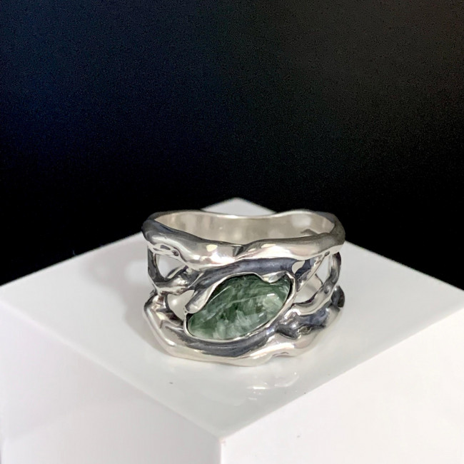 Кольцо к1963 (5.86 г), серебро, зеленый, клинохлор купить в интернет-магазине Циркон С