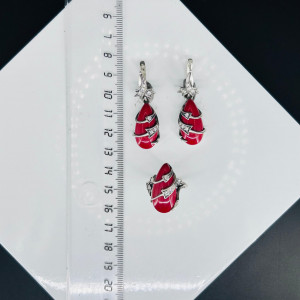 Кольцо из серебра 925 пробы с фианитами к2230