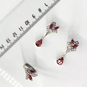 Серьги с2347 (6.87 г), серебро,  Красный, Бесцветный Фианит купить в интернет-магазине Циркон С