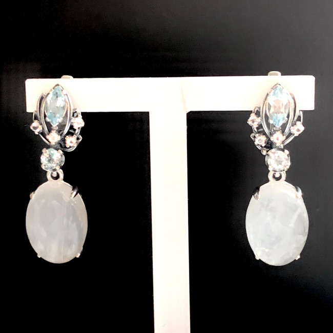 Серьги с2506 (12.88 г), серебро, молочно-голубой, белый, голубой, адуляр, топаз, топаз скай купить в интернет-магазине Циркон С