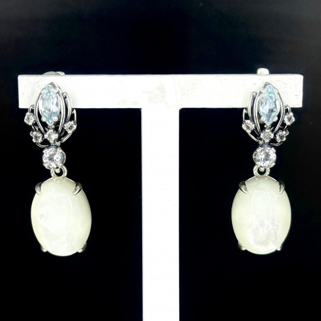 Серьги с2506 (12.20 г), серебро, белый, голубой, перламутр, топаз, топаз скай купить в интернет-магазине Циркон С