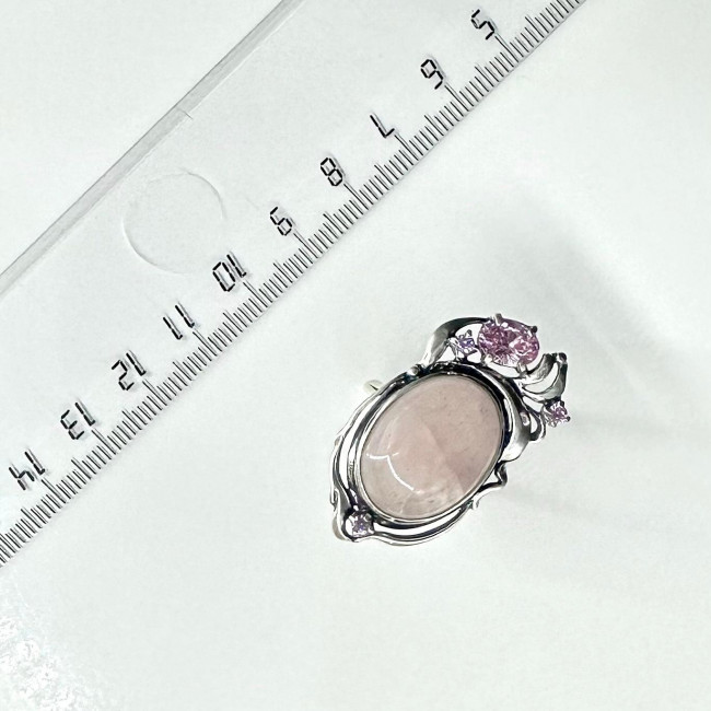 Серебряное кольцо Циркон к2610, розовый, кварц розовый, фианит Кольцо к2610 (10.28 г), серебро, розовый, кварц розовый, фианит купить в интернет-магазине Циркон С