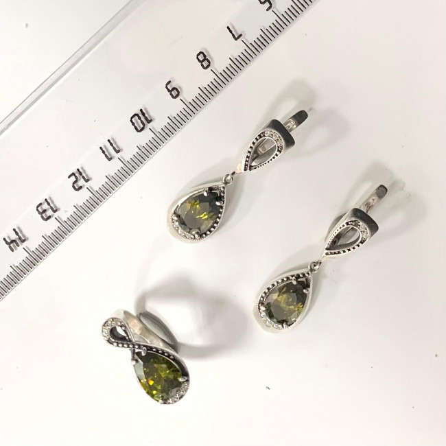 Серьги с2643 (8.65 г), серебро, оливковый, бесцветный, фианит купить в интернет-магазине Циркон С
