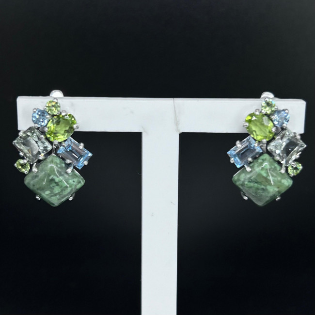Серьги с2679 (7.59 г), серебро, зеленый, голубой, зелено-желтый, жадеит, топаз скай, хризолит купить в интернет-магазине Циркон С
