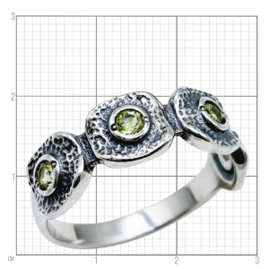 Серебряное кольцо с хризолитом к2690