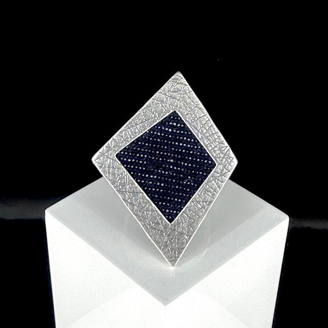 Кольцо к740 (9.70 г), серебро, синий, джинса купить в интернет-магазине Циркон С