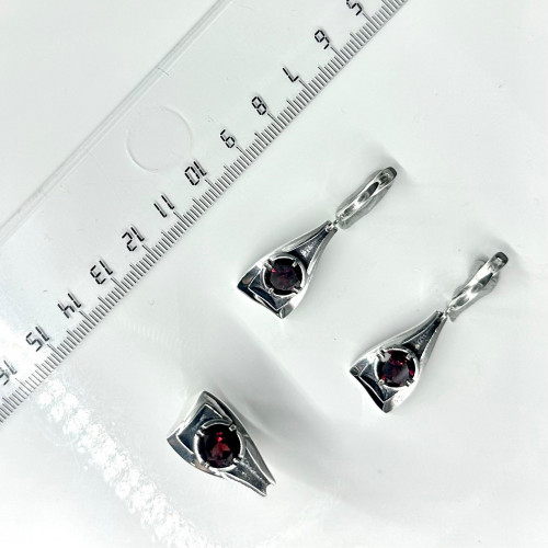 Серьги с804 (8.22 г), серебро,  Красный Гранат купить в интернет-магазине Циркон С